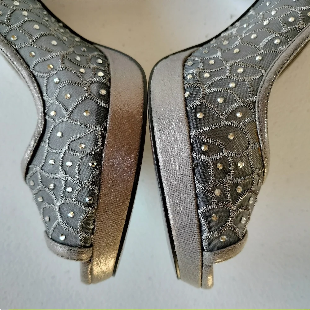 Adrianna Papell Foxy Silver Embellished Mesh Heels Pumps 8.5 Wedding Formal
